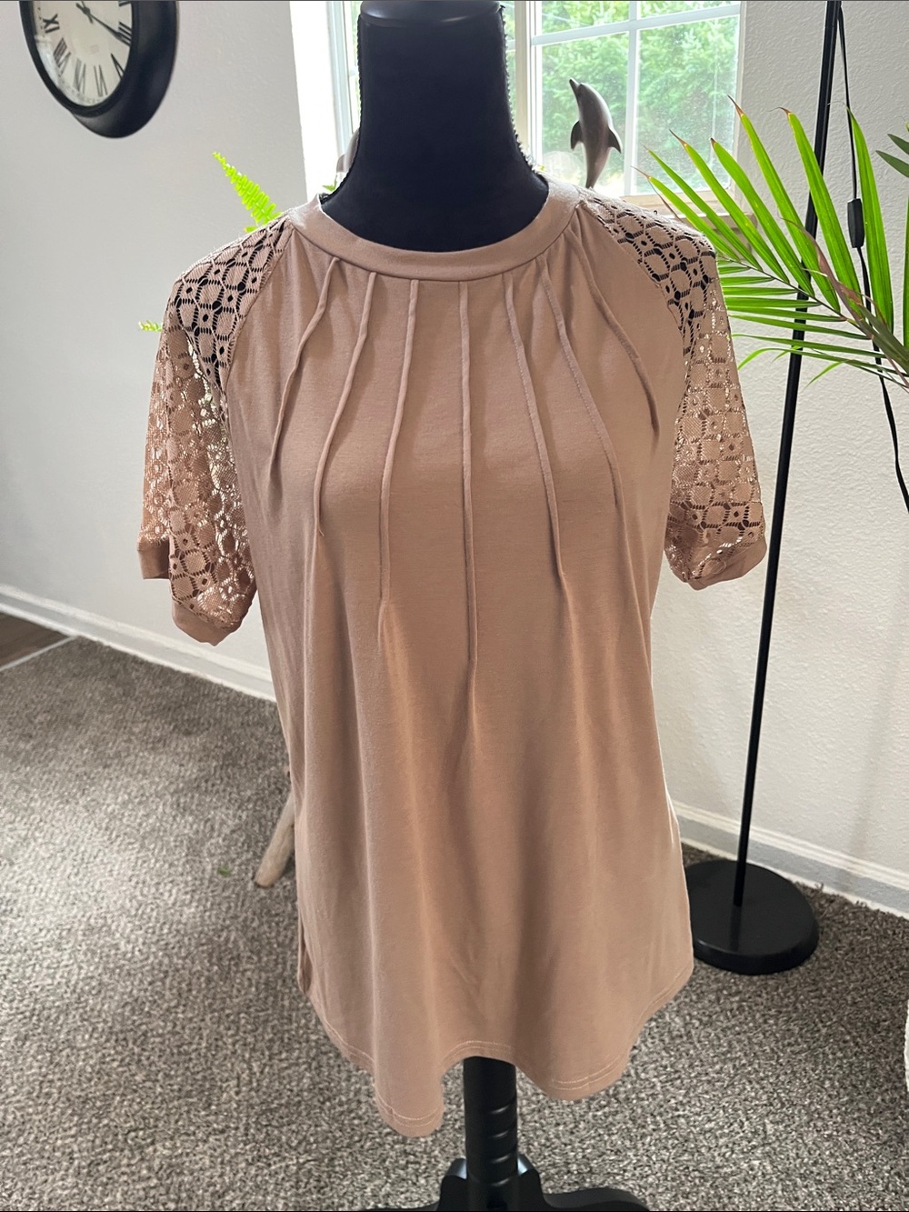 Short-Sleeve Lace Shoulder Tee in Taupe — Women’s Casual Top